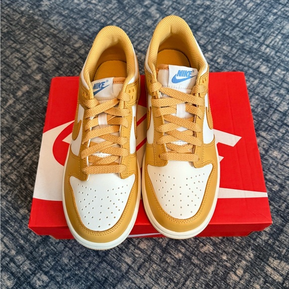 Nike Dunk Low - Picture 9 of 10